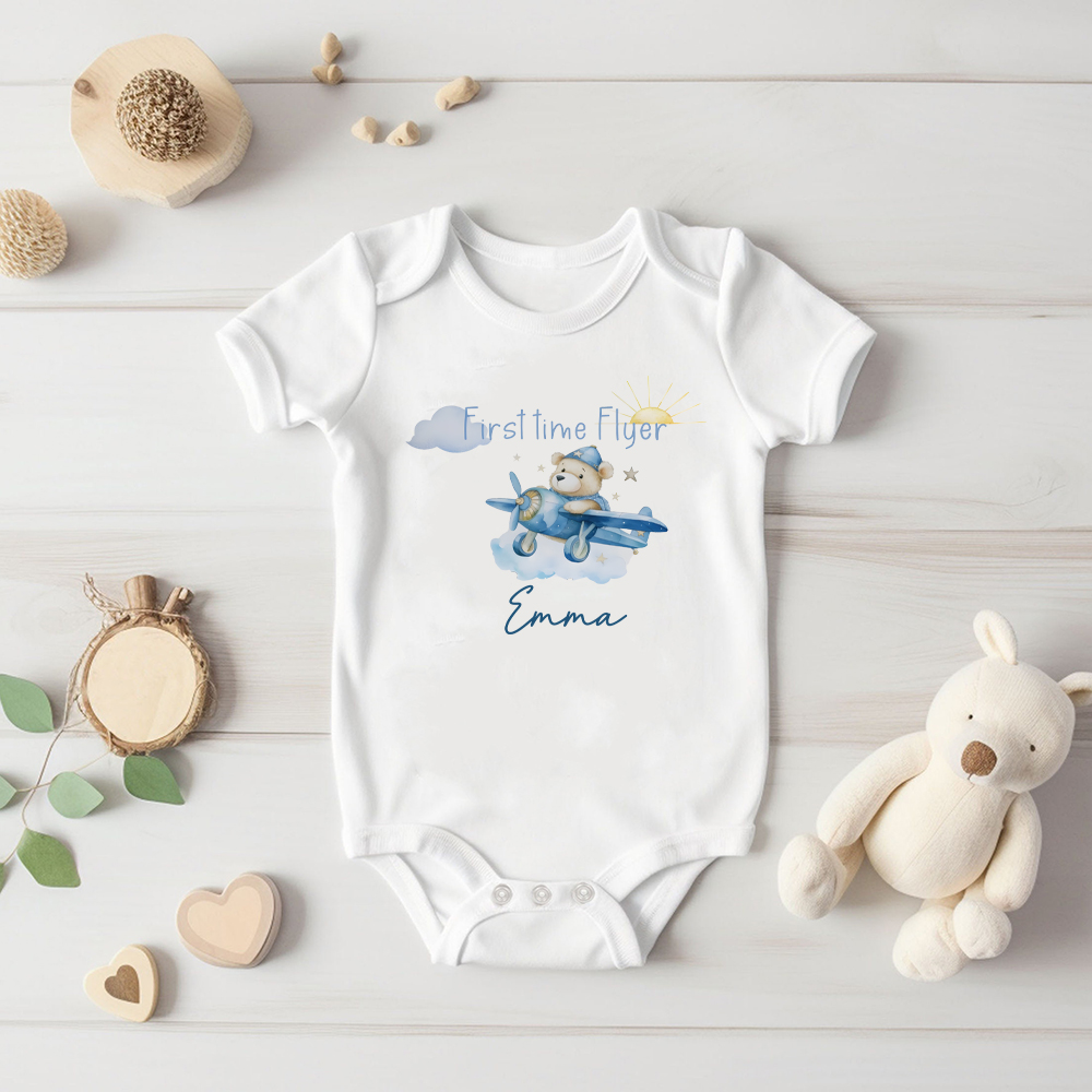 Baby Clothing Name - 赤ちゃん用半袖ボディスーツ,ベビーロンパース,カスタム名のフライヤーとクマの飛行機のプリント,お土産ギフト服