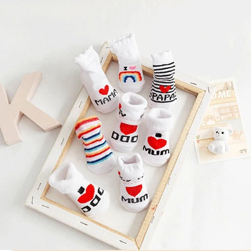 春夏ベビーガールズボーイズ綿ソフト暖かい靴下新生児幼児レター - Baby Clothing Dividers のレビューと価格