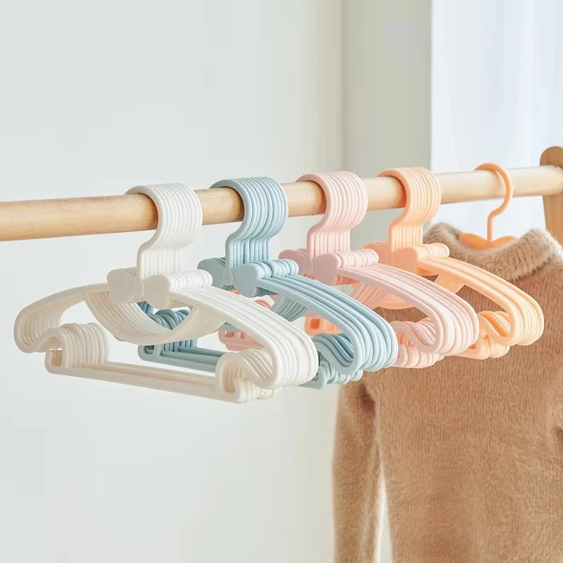 10 個ベビー服ハンガーラックポータブルプラスチックタオルデ - Baby Clothing Display のレビューと価格